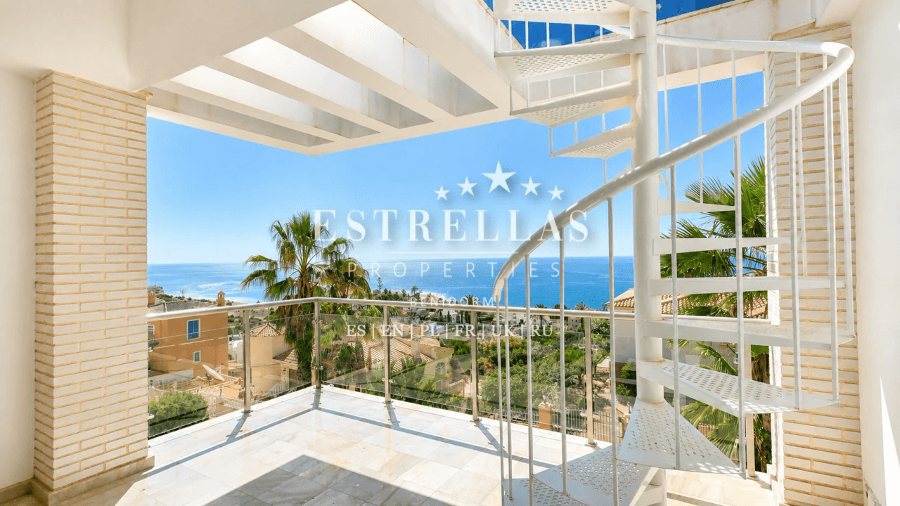 Exclusieve moderne villa met privézwembad en PANORAMISCH UITZICHT OP DE ZEE in Montiboli, Villajoyosa