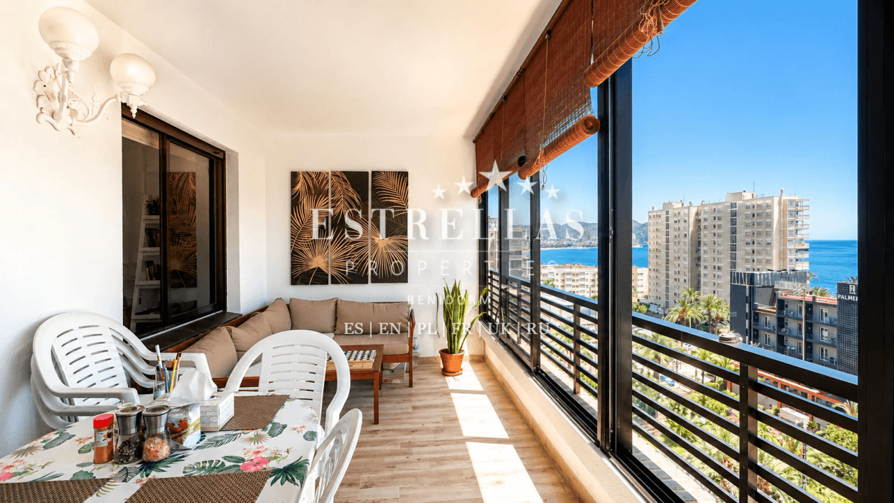 Renovated apartment for sale in Playa de Poniente Benidorm with sea views, pool, and private parking.