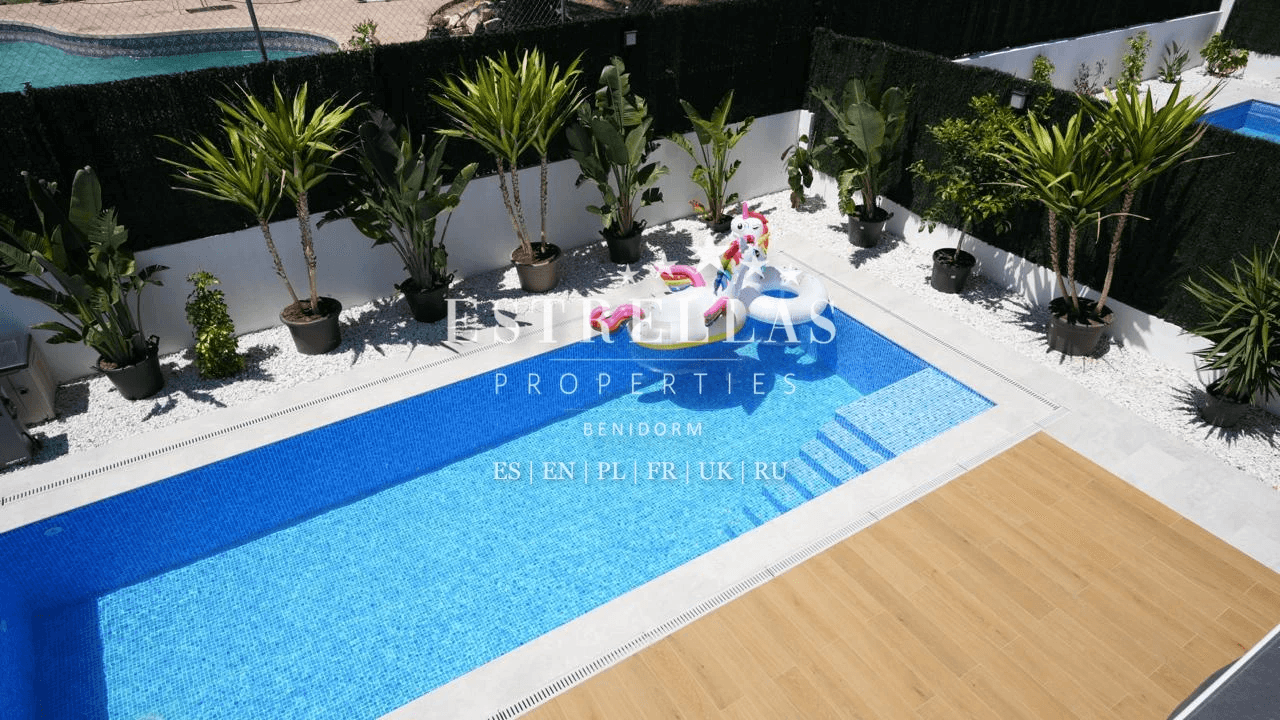Villa exclusiva con piscina privada y cocina exterior en La Nucía, entre Altea y Benidorm