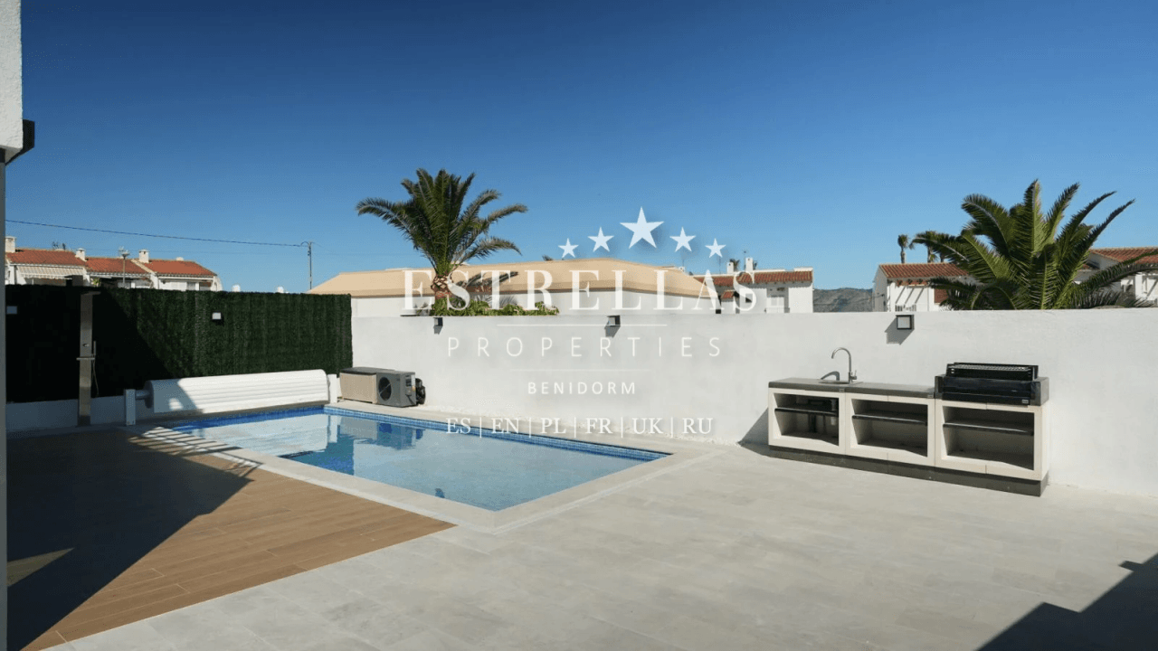 Villa exclusiva con piscina privada y cocina exterior en La Nucía, entre Altea y Benidorm