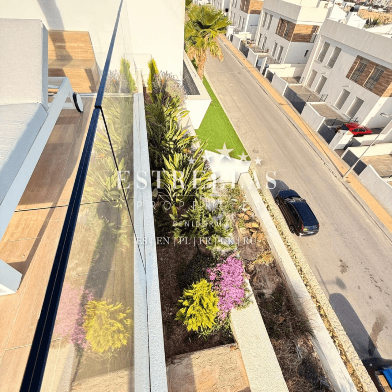 Luxury villa for sale in Finestrat with sea views, infinity pool, private elevator, and 4 bedrooms.