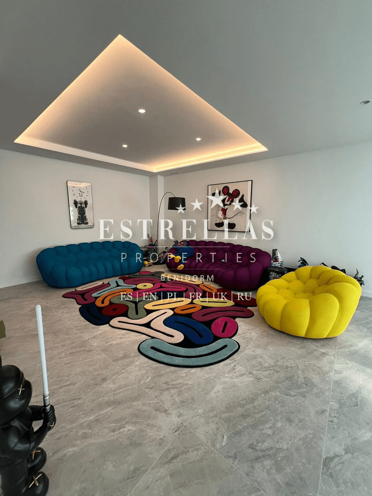 Luxury villa for sale in Finestrat with sea views, infinity pool, private elevator, and 4 bedrooms.