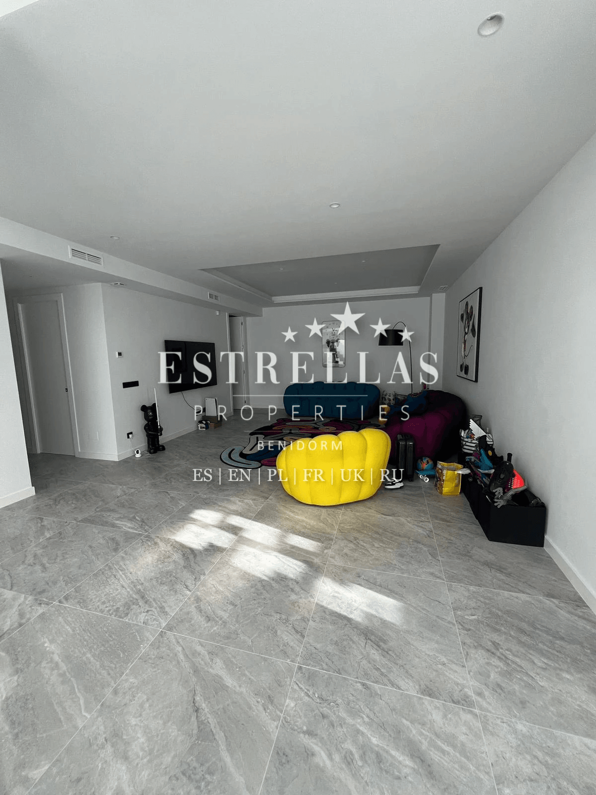 Luxury villa for sale in Finestrat with sea views, infinity pool, private elevator, and 4 bedrooms.