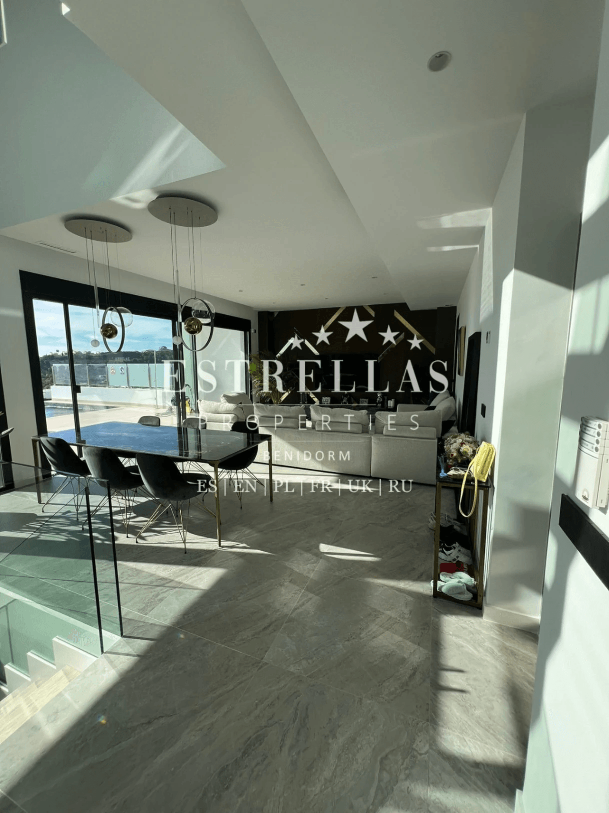 Luxury villa for sale in Finestrat with sea views, infinity pool, private elevator, and 4 bedrooms.