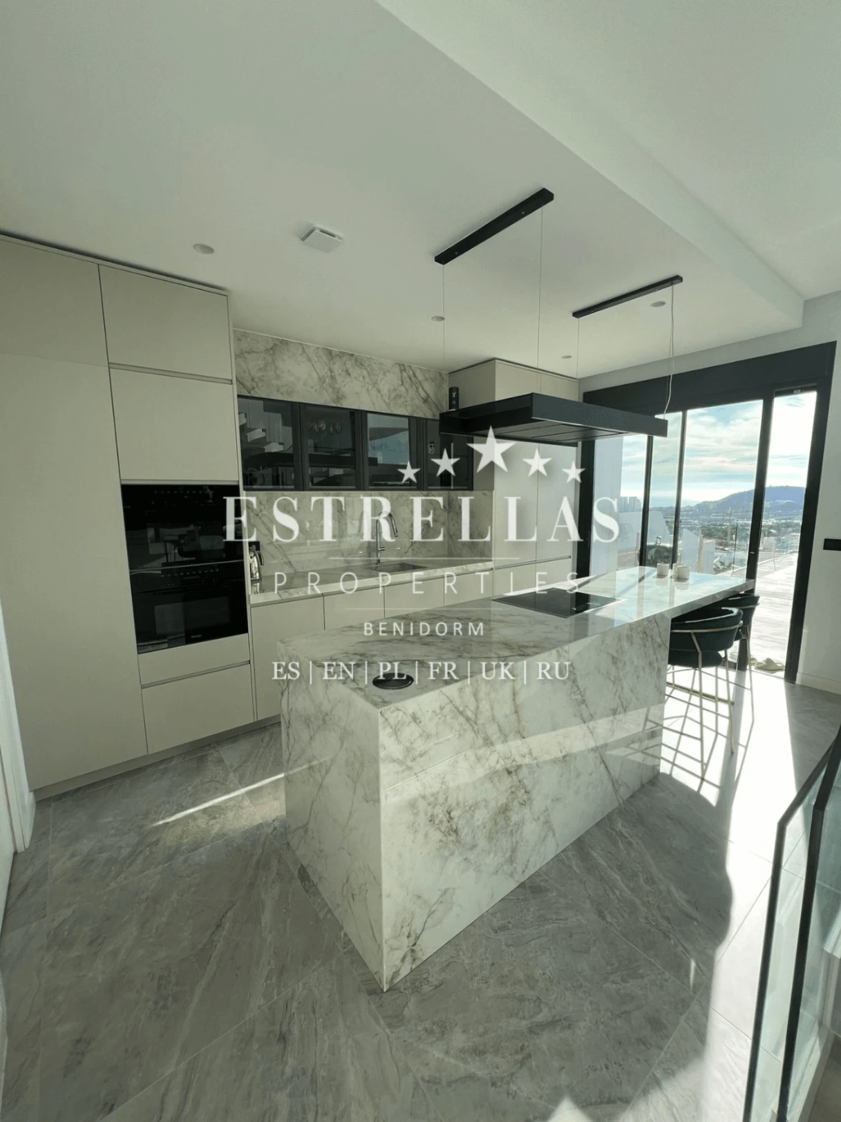Luxury villa for sale in Finestrat with sea views, infinity pool, private elevator, and 4 bedrooms.