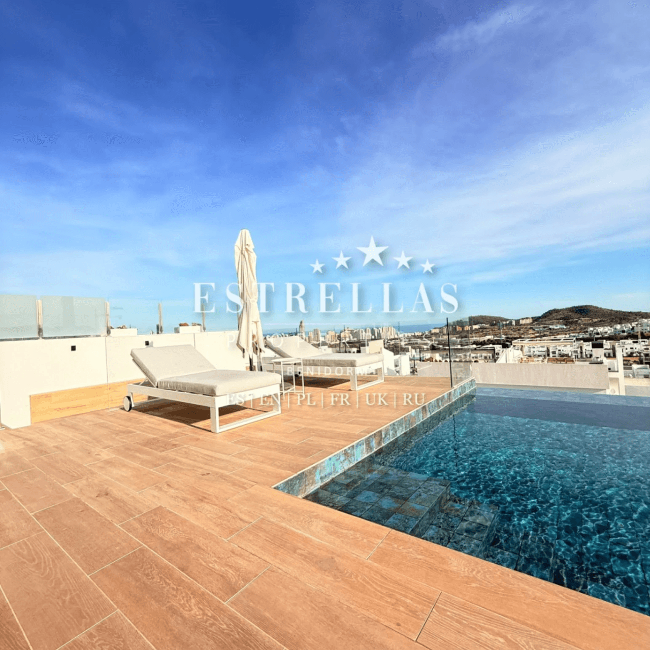 Luxury villa for sale in Finestrat with sea views, infinity pool, private elevator, and 4 bedrooms.