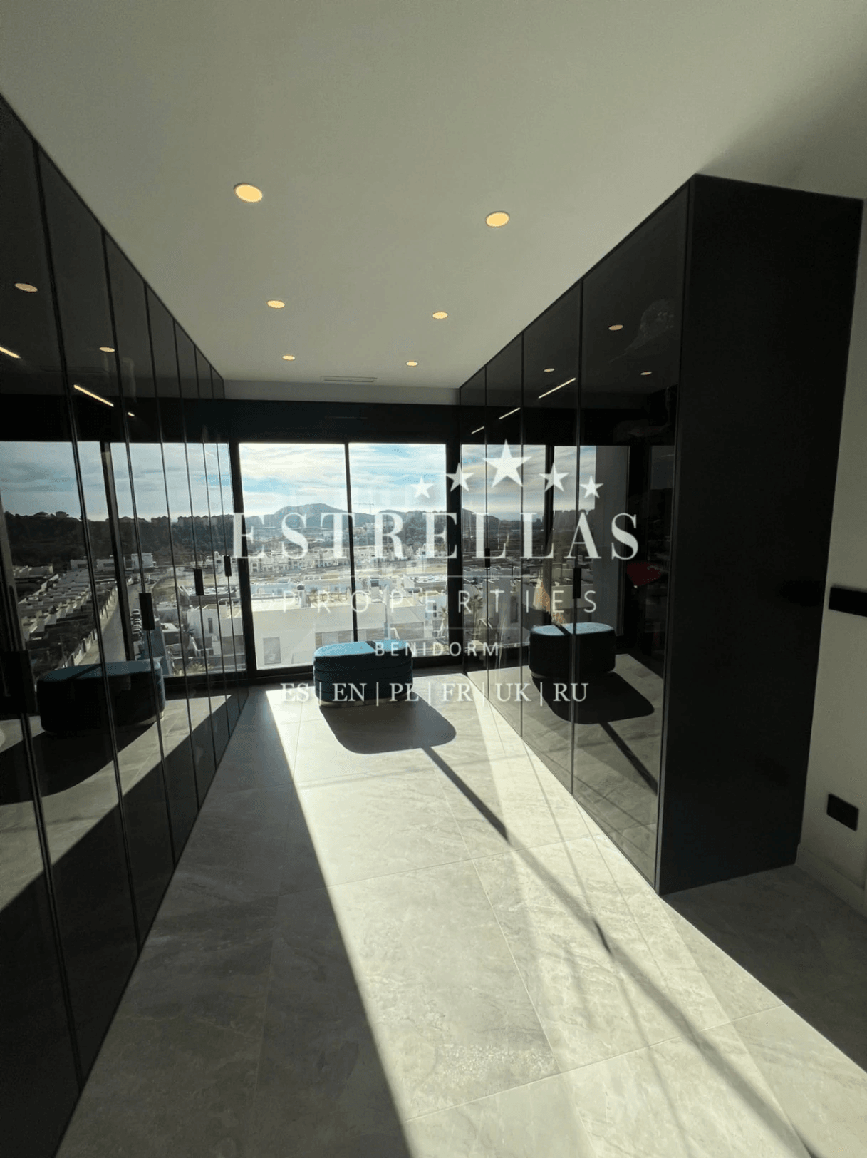 Luxury villa for sale in Finestrat with sea views, infinity pool, private elevator, and 4 bedrooms.