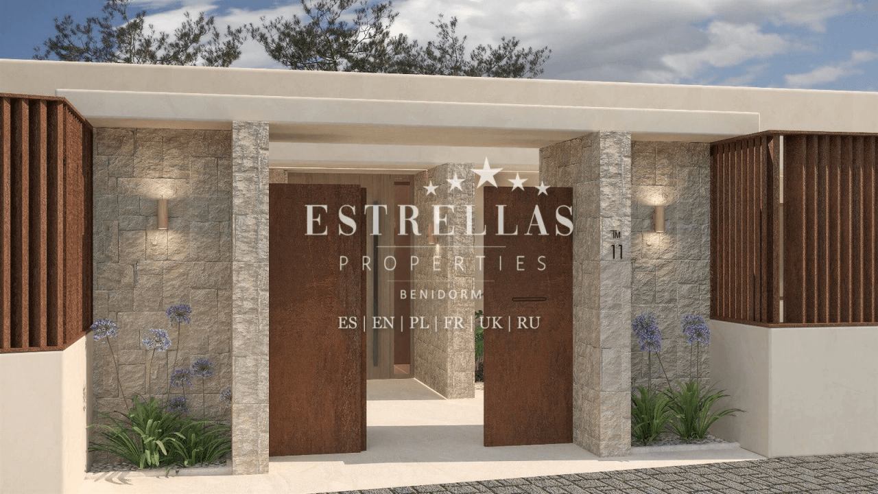 Parcela urbana con proyecto de villa moderna y vistas al mar en Moraira, Costa Blanca