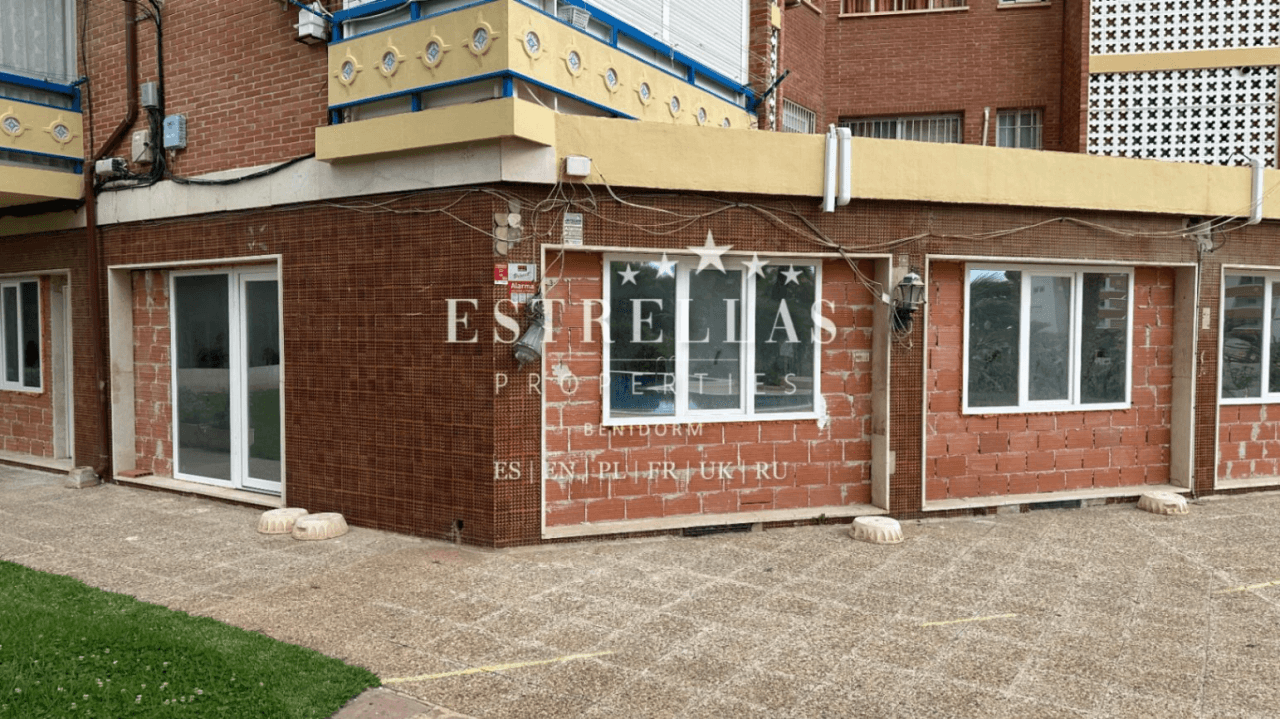 Inversión inmobiliaria en Benidorm con 3 apartamentos reformados, piscinas, pista de tenis y alta demanda cerca de Playa de Poniente