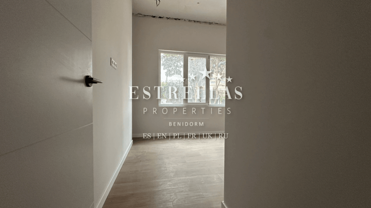Inversión inmobiliaria en Benidorm con 3 apartamentos reformados, piscinas, pista de tenis y alta demanda cerca de Playa de Poniente