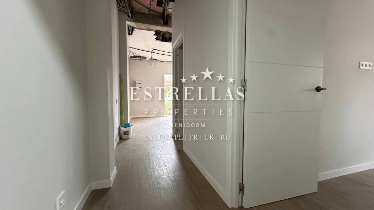 Inversión inmobiliaria en Benidorm con 3 apartamentos reformados, piscinas, pista de tenis y alta demanda cerca de Playa de Poniente