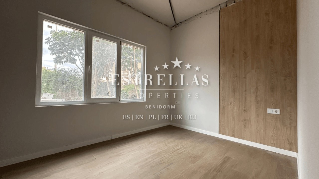 Inversión inmobiliaria en Benidorm con 3 apartamentos reformados, piscinas, pista de tenis y alta demanda cerca de Playa de Poniente