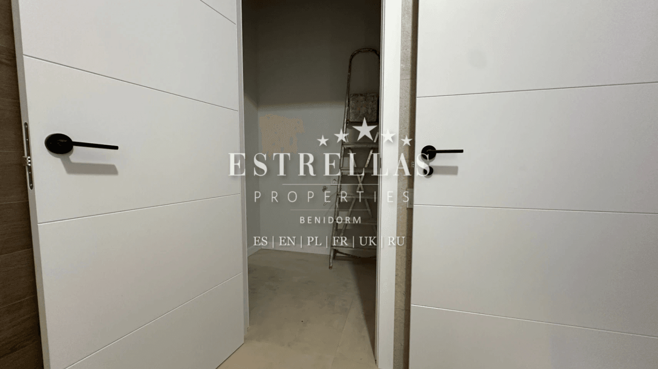 Inversión inmobiliaria en Benidorm con 3 apartamentos reformados, piscinas, pista de tenis y alta demanda cerca de Playa de Poniente