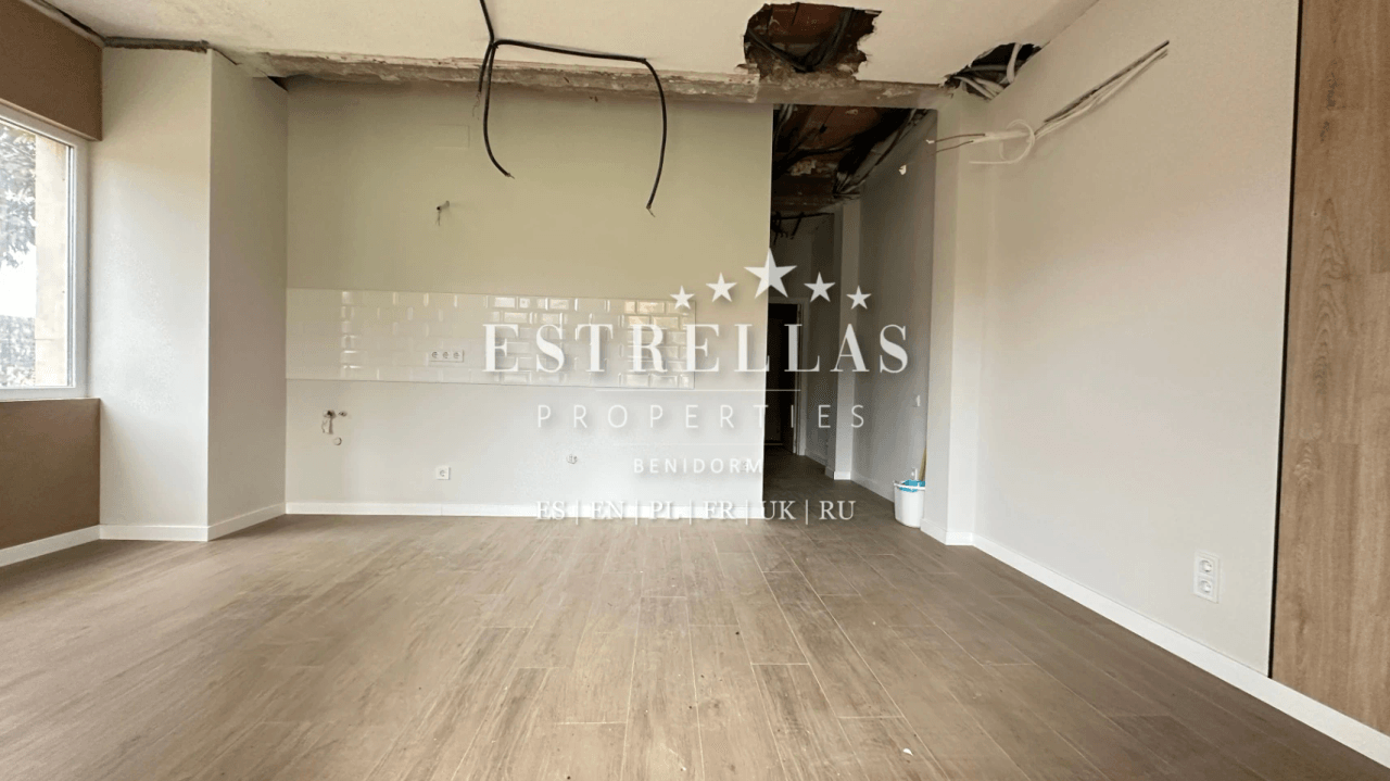 Inversión inmobiliaria en Benidorm con 3 apartamentos reformados, piscinas, pista de tenis y alta demanda cerca de Playa de Poniente