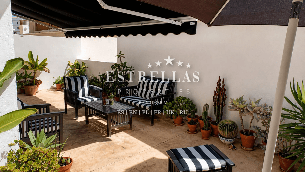 Dom wolnostojący w Balcón de Finestrat z widokiem na morze, solarium i dużym potencjałem inwestycyjnym na Costa Blanca.