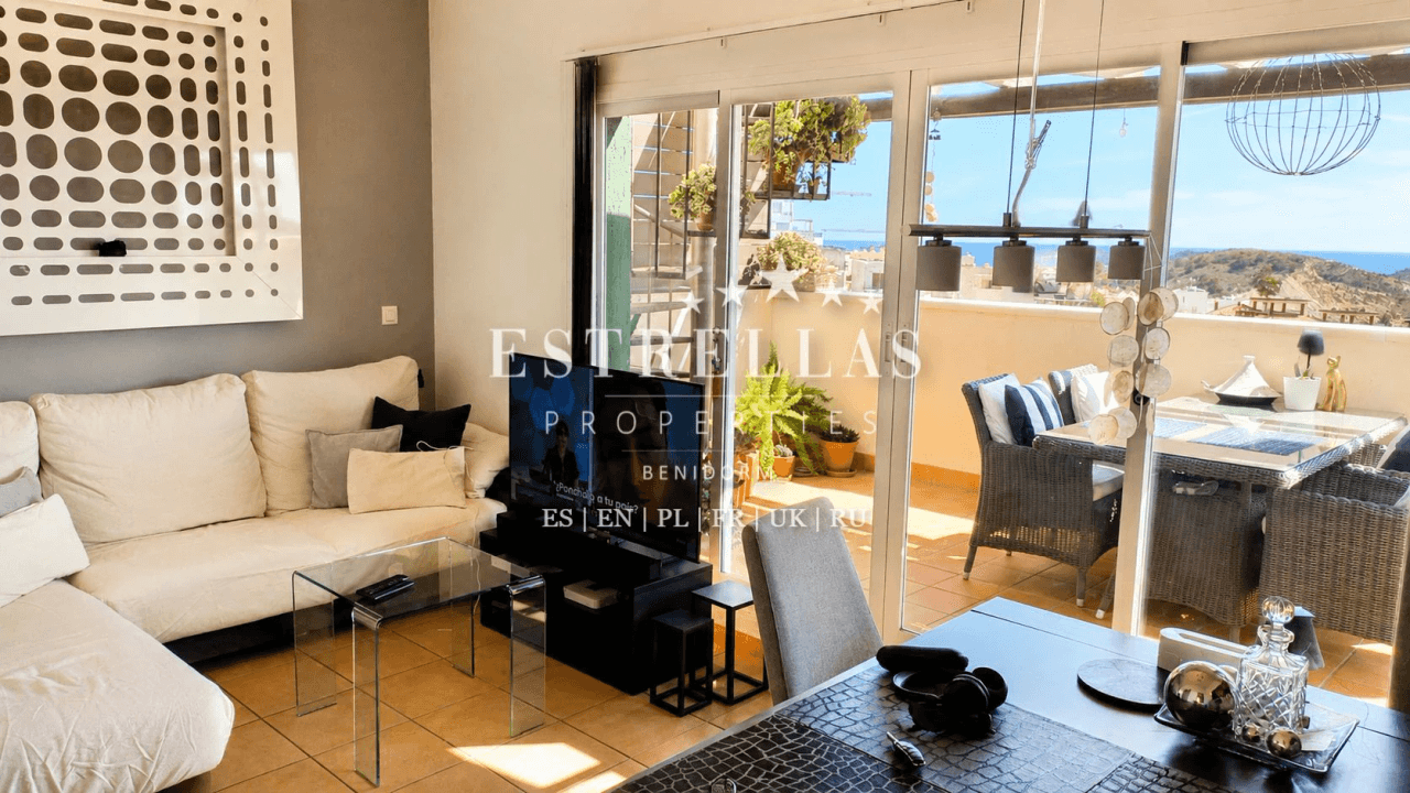 Dom wolnostojący w Balcón de Finestrat z widokiem na morze, solarium i dużym potencjałem inwestycyjnym na Costa Blanca.