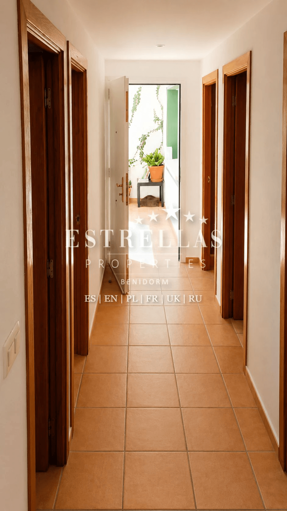 Dom wolnostojący w Balcón de Finestrat z widokiem na morze, solarium i dużym potencjałem inwestycyjnym na Costa Blanca.