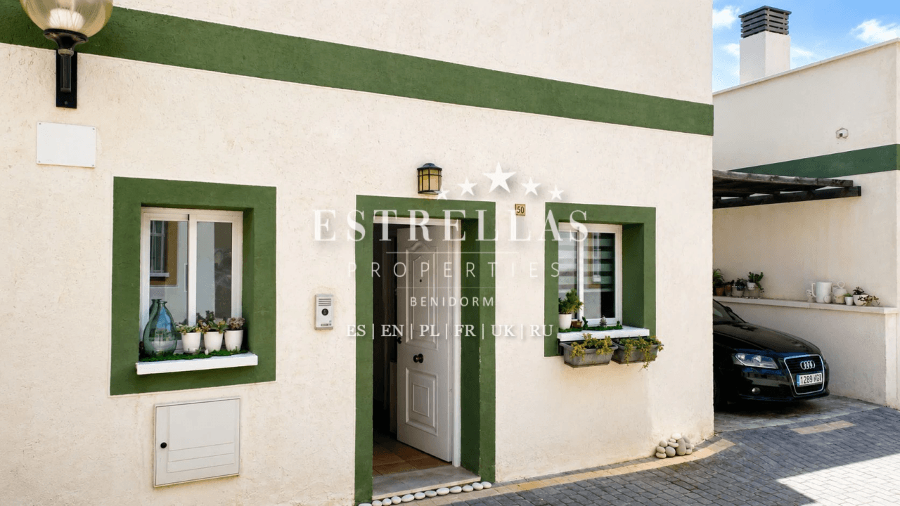 Dom wolnostojący w Balcón de Finestrat z widokiem na morze, solarium i dużym potencjałem inwestycyjnym na Costa Blanca.