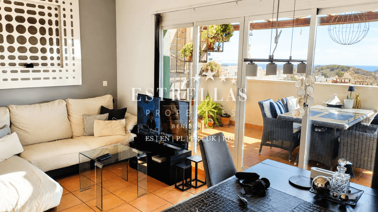 Dom wolnostojący w Balcón de Finestrat z widokiem na morze, solarium i dużym potencjałem inwestycyjnym na Costa Blanca.