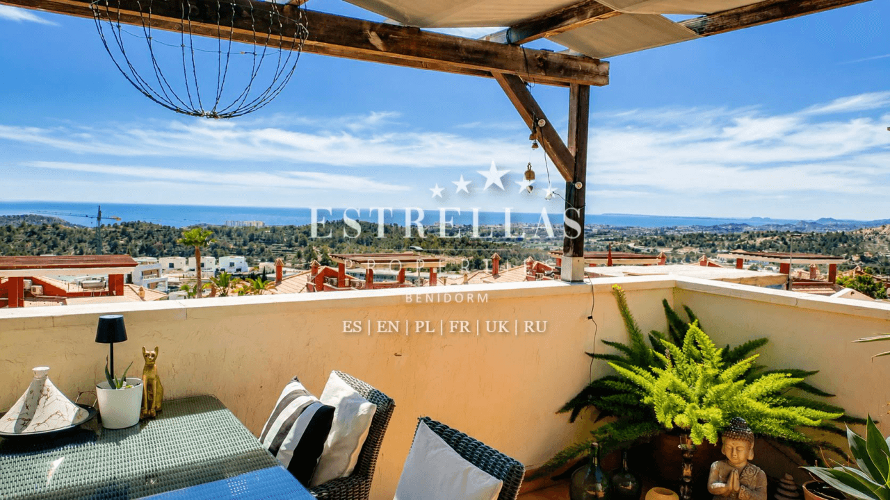Dom wolnostojący w Balcón de Finestrat z widokiem na morze, solarium i dużym potencjałem inwestycyjnym na Costa Blanca.