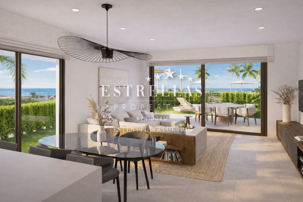 Maison mitoyenne exclusive neuve avec de grandes terrasses et un solarium face à la Méditerranée à El Campello.