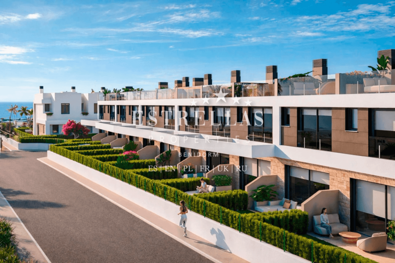 Villa mitoyenne design avec de grands espaces extérieurs et un jardin privé à El Campello.
