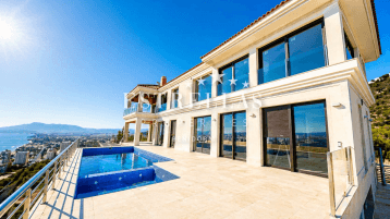 IMPRESIONANTE Villa de LUJO sobre el Mar en zona exclusiva de Benidorm 2