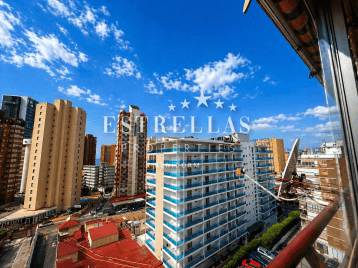 Apartamento REFORMADO de esquina a tan solo 500 metros del mar en BENIDORM 2