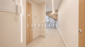 Estudio reformado en Benidorm a 250 metros de Playa de Poniente ideal para inversión en Costa Blanca 4