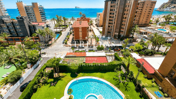 Piso reformado en venta en Playa de Poniente Benidorm con vistas al mar, piscina y parking privado 3