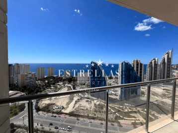 Exclusivo apartamento con vistas al mar parking y trastero en Playa de Poniente, Benidorm 3