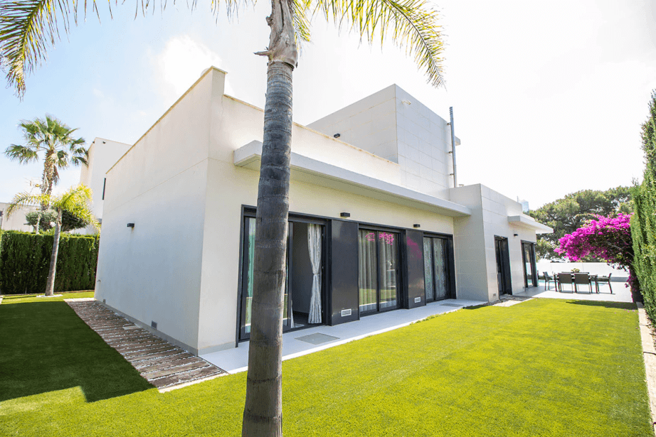 EXCLUSIEVE HUISVESTING OP 100 METER VAN DE ZEE