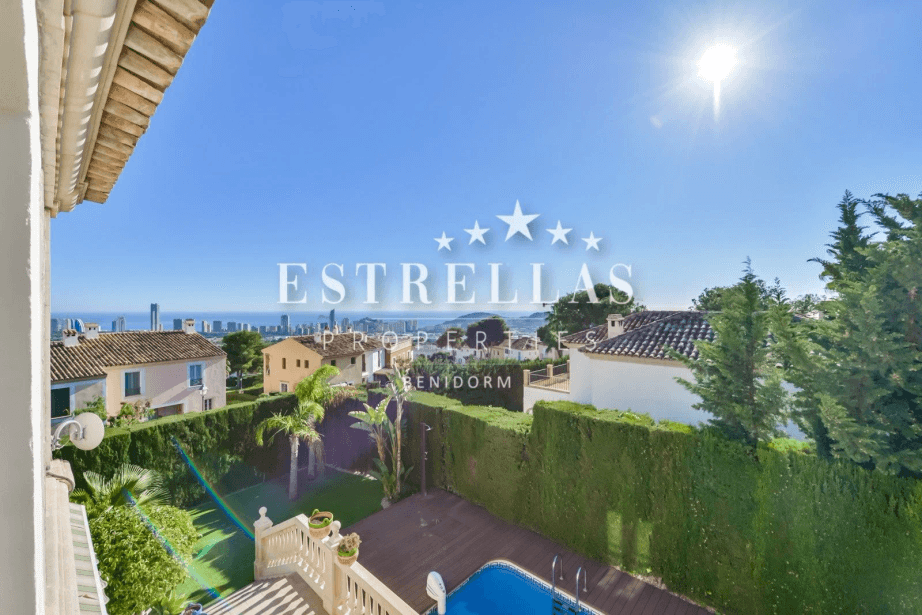 EXCLUSIVA Villa de lujo independiente en venta en Benidorm con vistas al mar