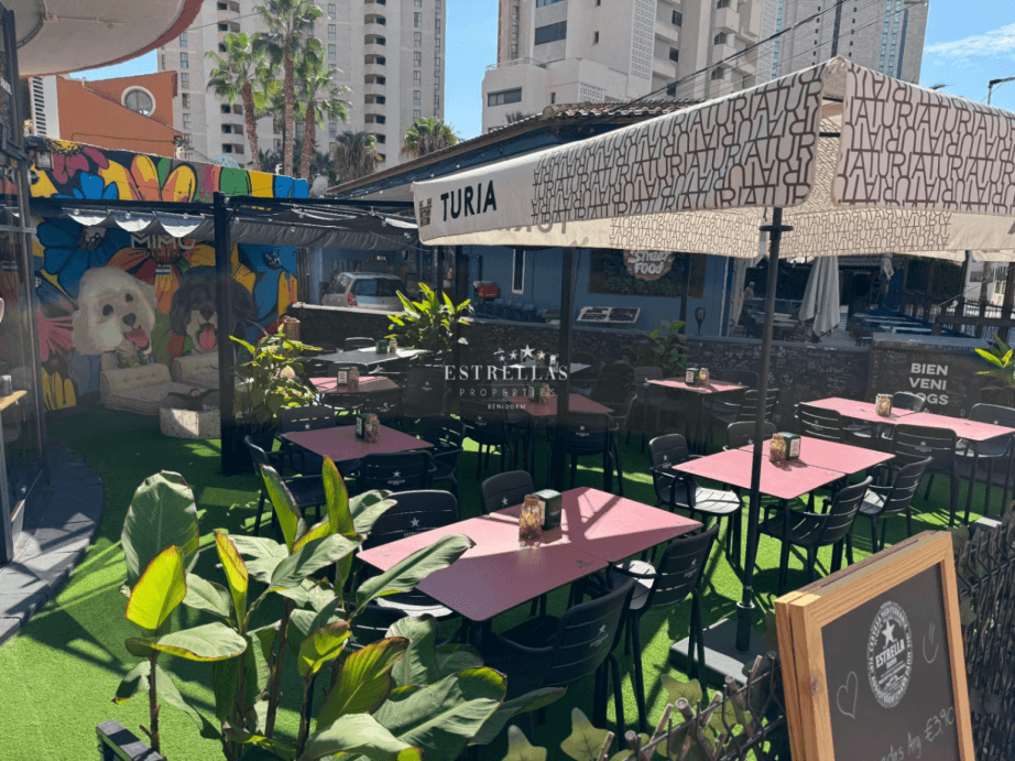 NEGOCIO en traspaso y funcionamiento en BENIDORM. La Cala