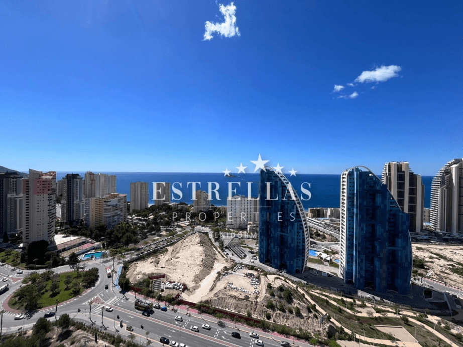 Exclusivo apartamento con vistas al mar parking y trastero en Playa de Poniente, Benidorm